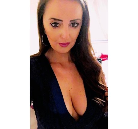 モデル オンリーファンズ ホット ギャラリー