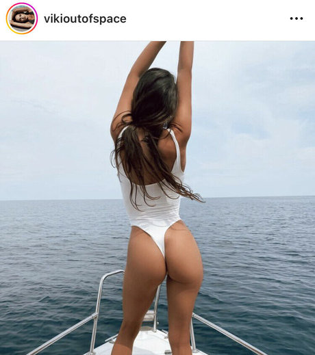 Vikioutofspace アダルト女優 写真