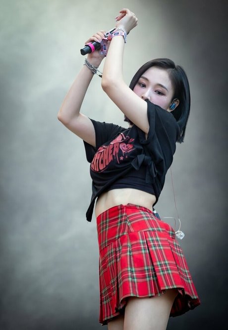 巨乳で曲線美のOnlyFans 美しいポルノ ギャラリー