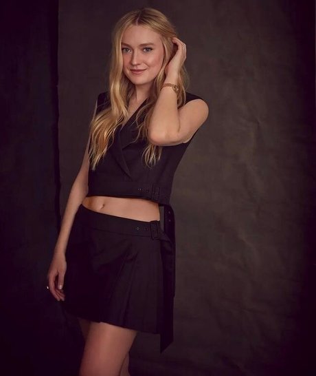 Dakota Fanning セクシーなポルノスター 写真