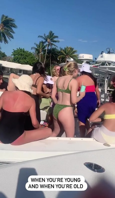 アジア人のティーンの足 オンリーファンズ 無料 画像