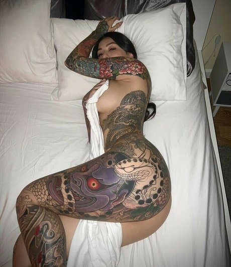 巨乳で曲線美のOnlyFans xxx 写真