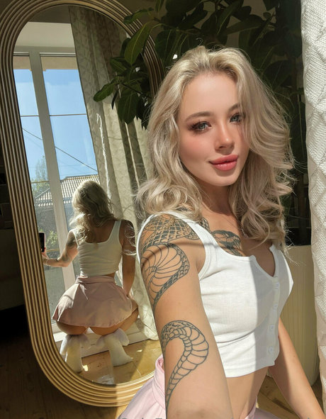 milla snake 最高のモデル 写真