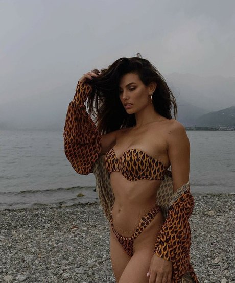 フェイシャルオンリーファンズ ヌード 画像