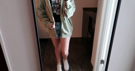 巨乳の熟女オンリーファンズ アダルト 画像