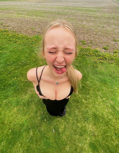 Anya Truax 素敵な女優 ギャラリー