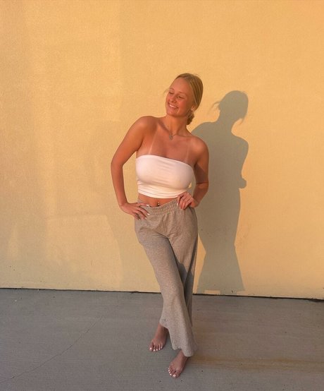 金髪オナニーOnlyFans セクシー 写真