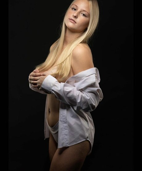 Anya Truax ポルノスター ヌード 画像