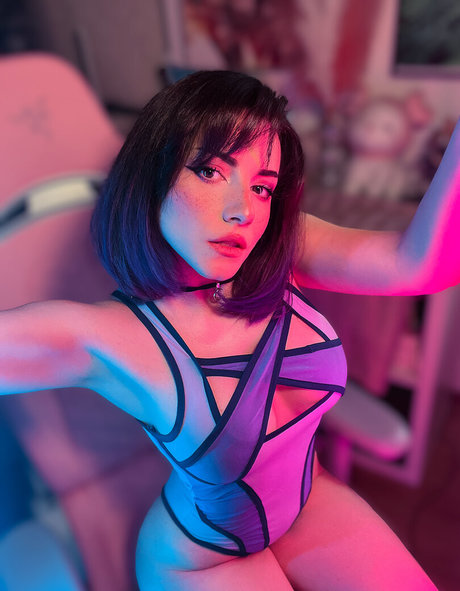 Ezy Summers Cosplay 限定スター ギャラリー