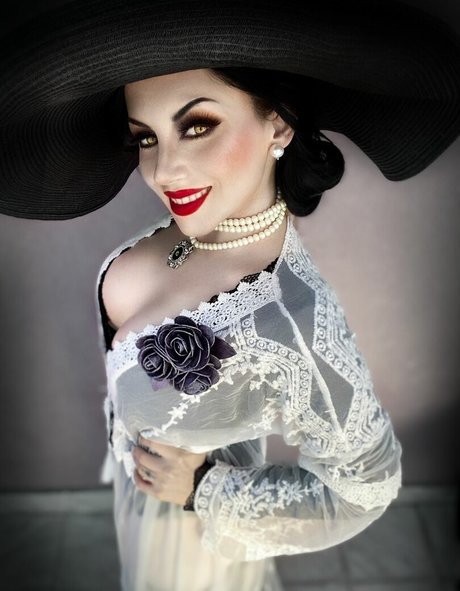 Ezy Summers Cosplay 高品質モデル ギャラリー