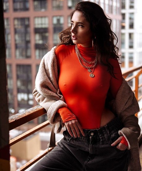 Disha Yudina ヌードスター 写真