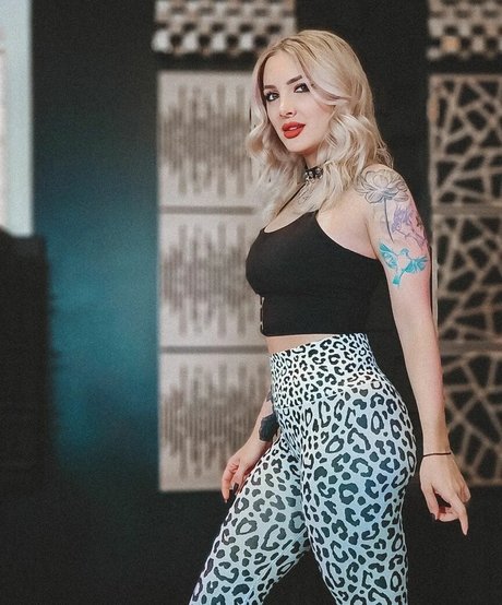 ブルネットのPOV OnlyFans ホット 写真