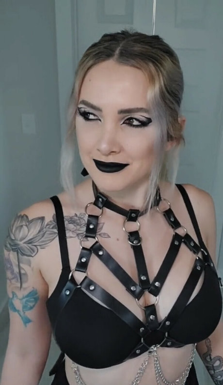 ジンジャートゥインクオンリーファンズ アートヌード 写真