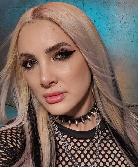 曲線美のクーガーOnlyFans セクシーxxx 写真