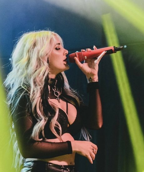 かわいいシーメールオンリーファンズ えろ 写真