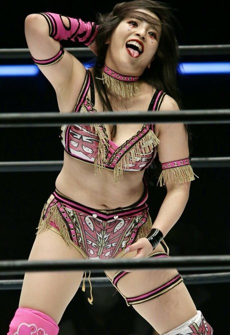 巨大なチンポを持つシーメールオンリーファンズ 美しい 画像