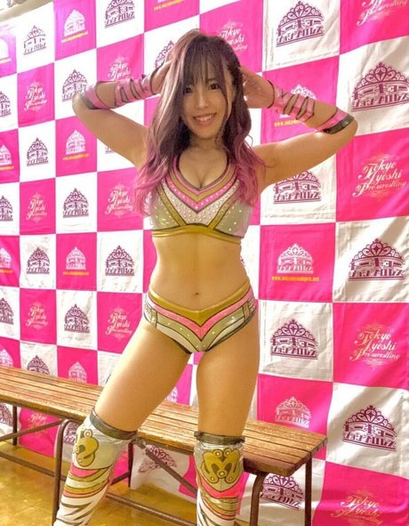 19歳のOnlyFans 美しいポルノ 写真