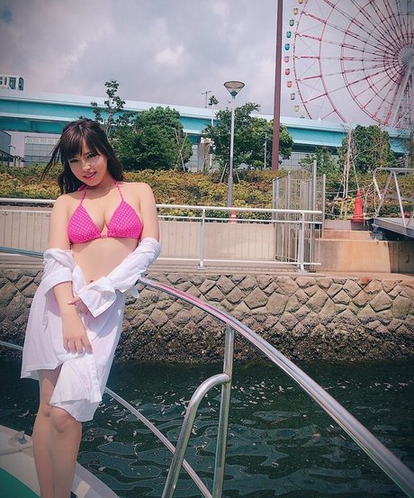 かわいいティーンのオンリーファンズ アダルト無料 写真