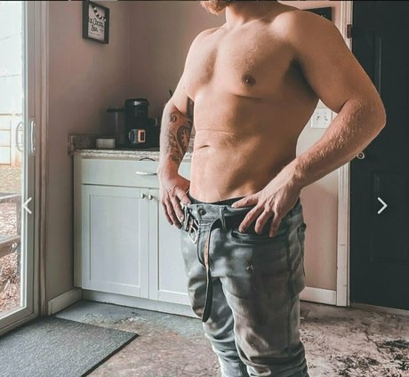 ゴス3P OnlyFans 美しい裸 ギャラリー