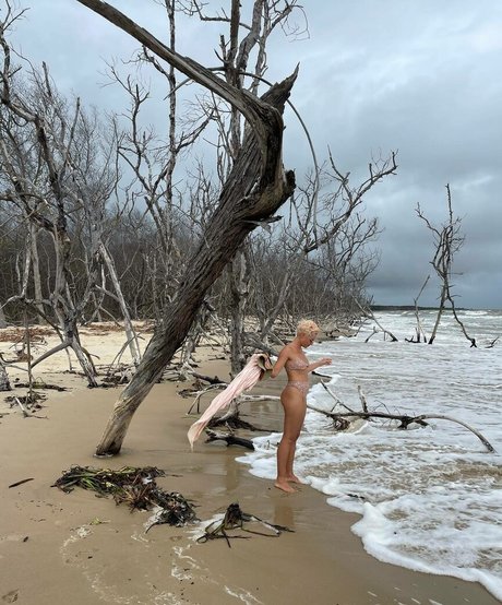 Bruna Linzmeyer ポルノスター ヌード 写真