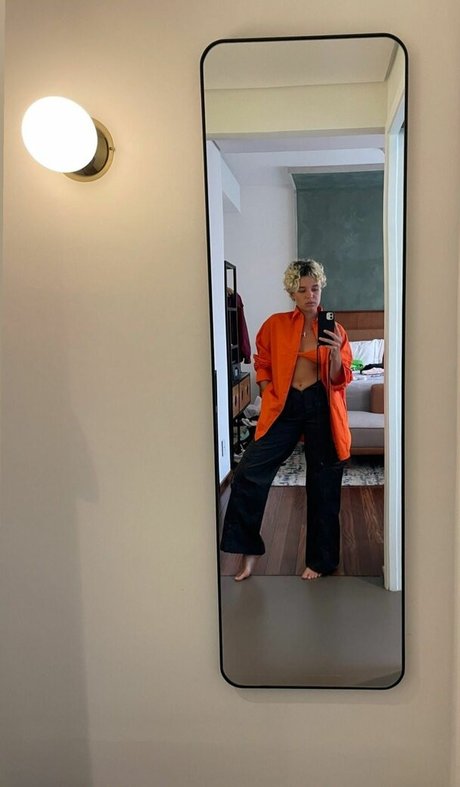 Bruna Linzmeyer スター xxx 写真