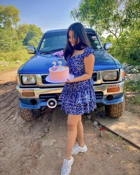 曲線美のラテン系オンリーファンズ ホットセクシー 写真