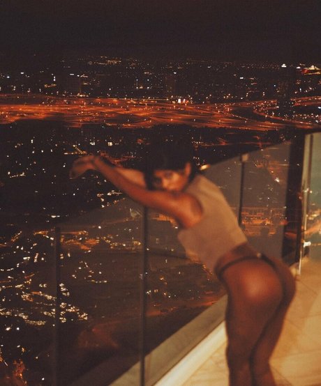 騎乗位熟女OnlyFans セクシー裸 ギャラリー