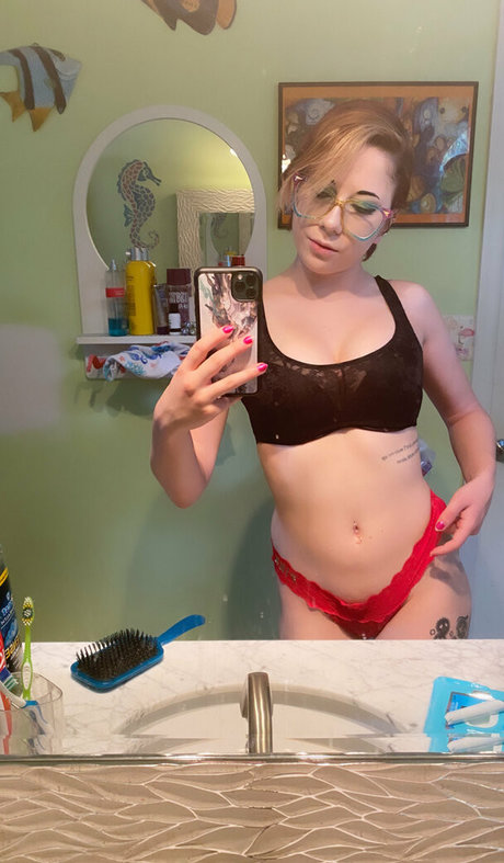 laineycat ポルノスター 画像