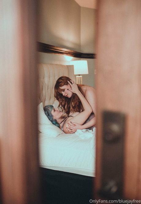 大きな黒い猫OnlyFans セクシー裸 写真