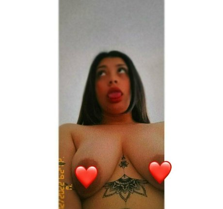 alicebakerr 裸のスター 写真