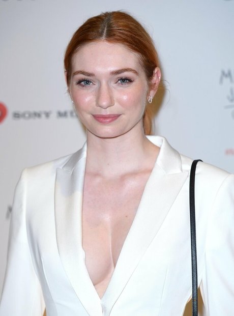 Eleanor Tomlinson ポルノスター 美しい 画像
