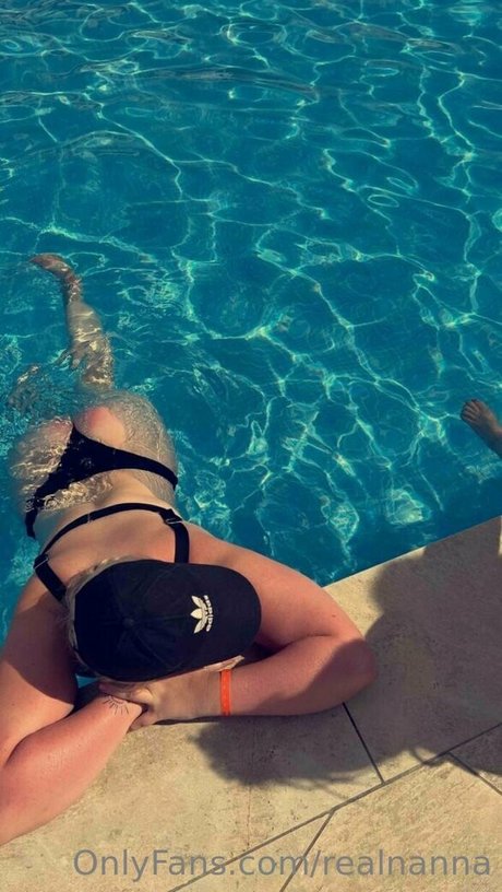 realnanna ポルノ女優 写真