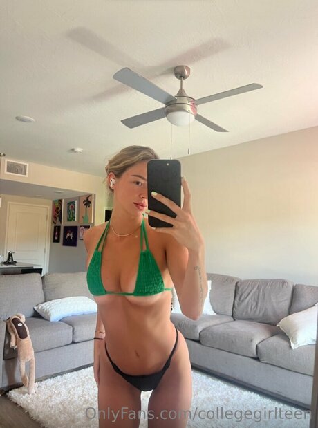 collegegirlteen ヌードのポルノスター 写真