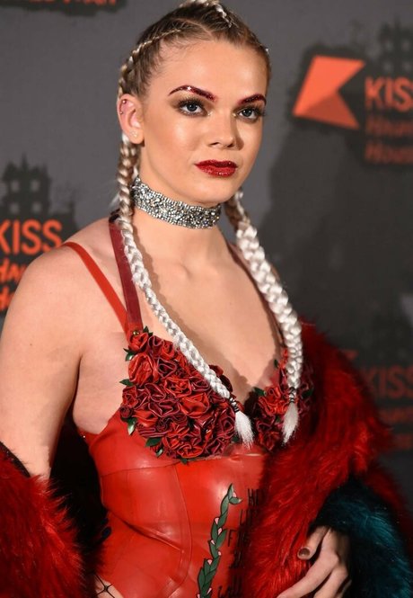 赤毛の太めOnlyFans 美しいxxx 写真