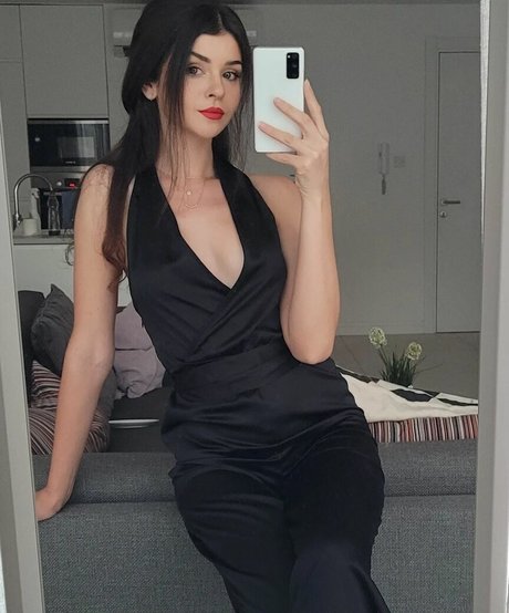 Chloe Lockley かわいいスター 画像