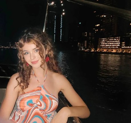 Chloe Lockley ヌードモデル アーカイブ