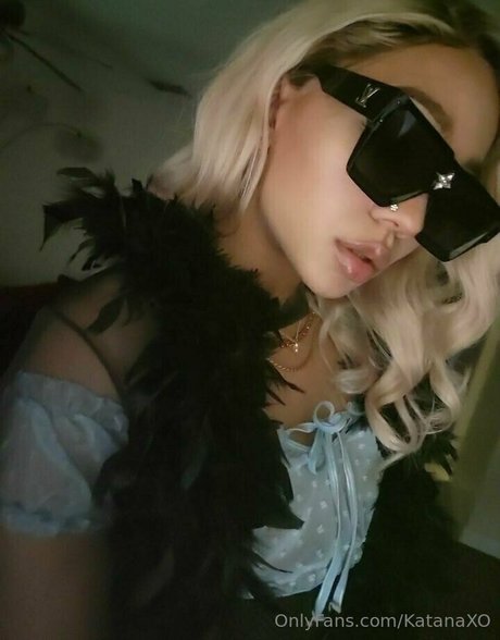 katanaxo 完璧なスター 写真