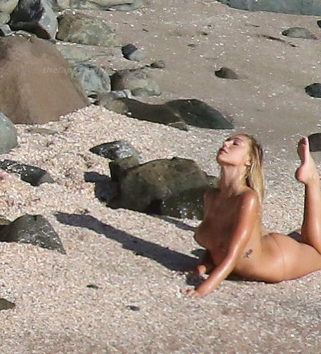 Alexis Ren エロティックなスター アーカイブ