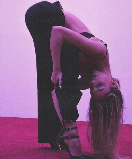 Alexis Ren xxxポルノスター 画像