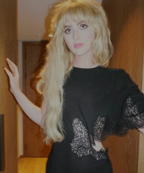 若い女の子限定ファン トップ 画像