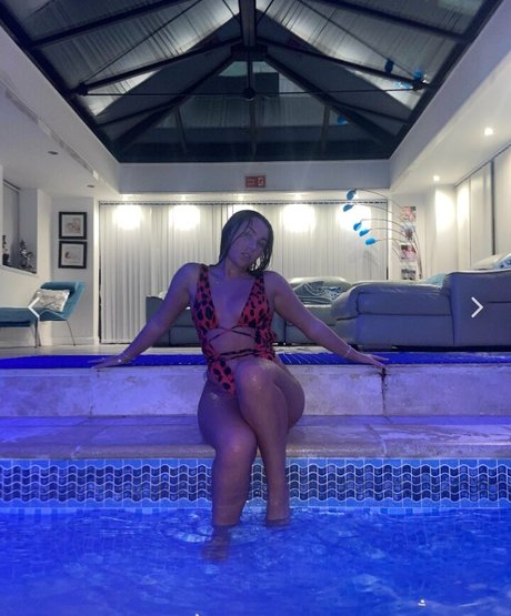 50歳のOnlyFans xxx ギャラリー