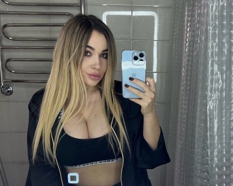 大きな乳首オンリーファンズ ホットセクシー 写真