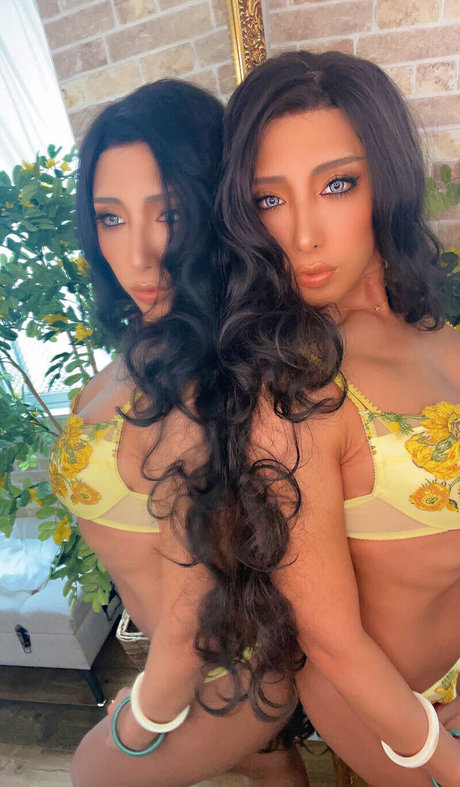 アジアン・エボニー・オンリーファンズ 無料 写真