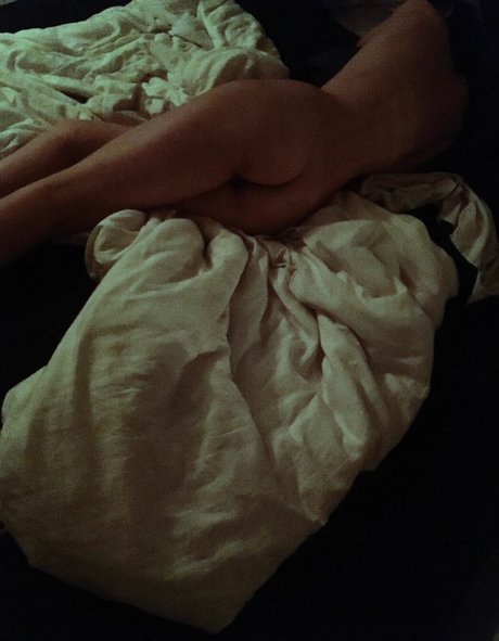 ポーグエボニーオンリーファンズ 裸 写真