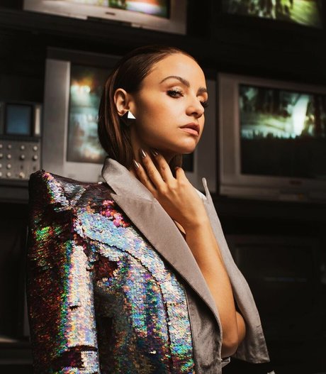 赤毛のソロOnlyFans セクシーヌード 写真