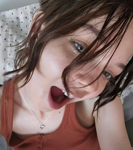 Emma Myers セクシーなポルノスター 写真