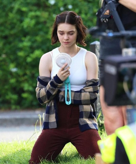 Emma Myers セックスモデル ギャラリー