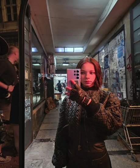 Emma Myers ポルノスター 素敵 アーカイブ