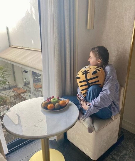 Emma Myers ポルノスター アート 写真