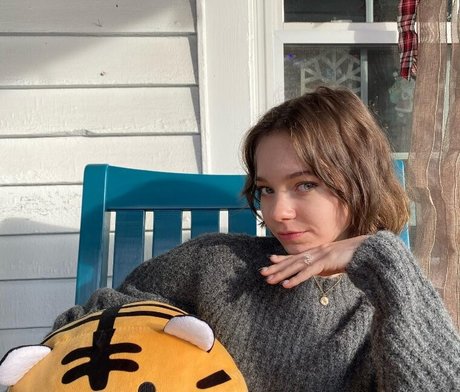 Emma Myers HDモデル 写真